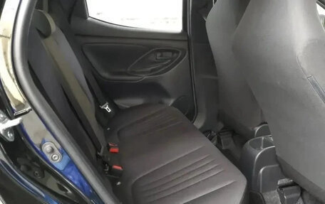 Toyota Yaris, 2021 год, 1 500 000 рублей, 4 фотография