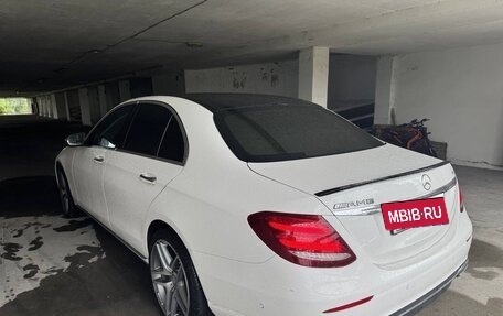 Mercedes-Benz E-Класс, 2018 год, 2 650 000 рублей, 4 фотография