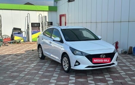 Hyundai Solaris II рестайлинг, 2021 год, 1 200 000 рублей, 2 фотография