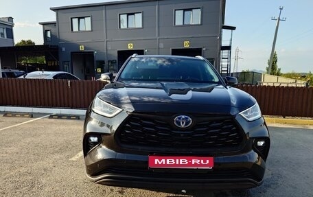 Toyota Highlander, 2022 год, 6 050 000 рублей, 1 фотография