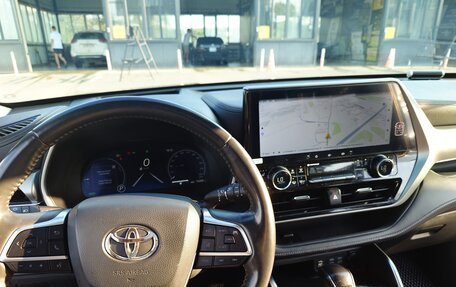 Toyota Highlander, 2022 год, 6 050 000 рублей, 4 фотография