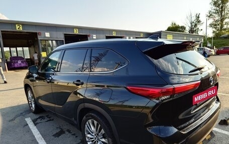 Toyota Highlander, 2022 год, 6 050 000 рублей, 2 фотография