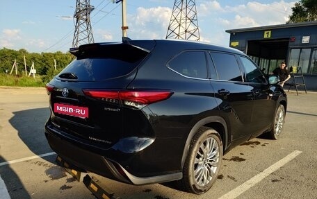 Toyota Highlander, 2022 год, 6 050 000 рублей, 9 фотография