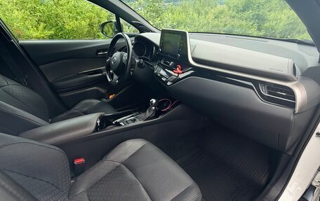 Toyota C-HR I рестайлинг, 2021 год, 2 800 000 рублей, 12 фотография