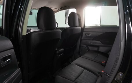 Mitsubishi Outlander III рестайлинг 3, 2014 год, 1 329 000 рублей, 11 фотография