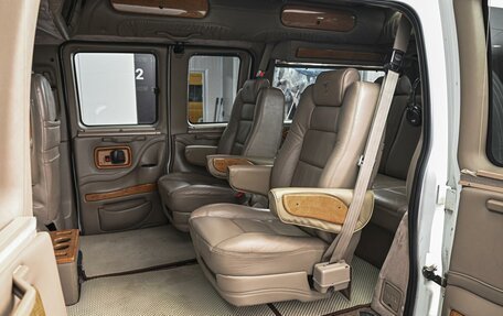GMC Savana I, 2010 год, 4 330 811 рублей, 10 фотография