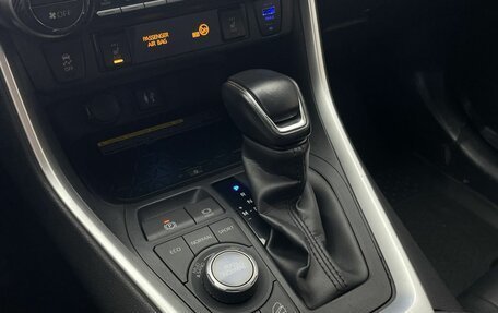 Toyota RAV4, 2019 год, 3 210 000 рублей, 13 фотография
