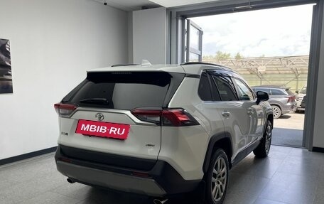 Toyota RAV4, 2019 год, 3 210 000 рублей, 4 фотография