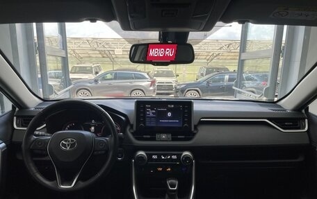 Toyota RAV4, 2019 год, 3 210 000 рублей, 10 фотография