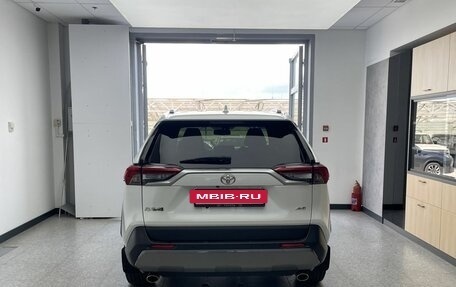 Toyota RAV4, 2019 год, 3 210 000 рублей, 5 фотография