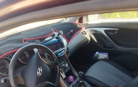 Hyundai Elantra V, 2013 год, 900 000 рублей, 6 фотография