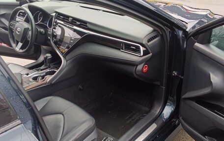 Toyota Camry, 2019 год, 2 000 000 рублей, 11 фотография