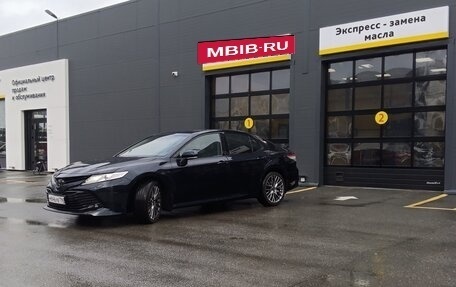 Toyota Camry, 2019 год, 2 000 000 рублей, 5 фотография
