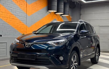 Toyota RAV4, 2018 год, 2 449 000 рублей, 2 фотография
