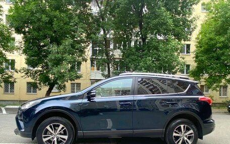 Toyota RAV4, 2018 год, 2 449 000 рублей, 11 фотография