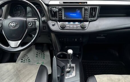 Toyota RAV4, 2018 год, 2 449 000 рублей, 14 фотография