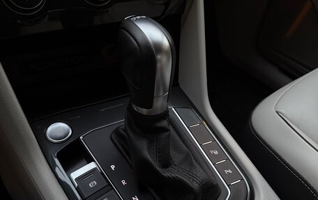 Volkswagen Tiguan II, 2018 год, 3 130 000 рублей, 17 фотография