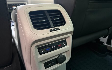 Volkswagen Tiguan II, 2018 год, 3 130 000 рублей, 14 фотография