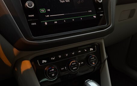Volkswagen Tiguan II, 2018 год, 3 130 000 рублей, 20 фотография