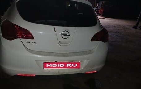 Opel Astra J, 2011 год, 520 000 рублей, 1 фотография