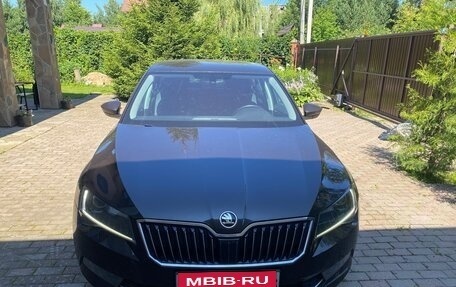 Skoda Superb III рестайлинг, 2019 год, 1 200 000 рублей, 1 фотография