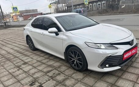 Toyota Camry, 2021 год, 3 500 000 рублей, 2 фотография