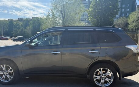 Mitsubishi Outlander III рестайлинг 3, 2013 год, 1 300 000 рублей, 5 фотография
