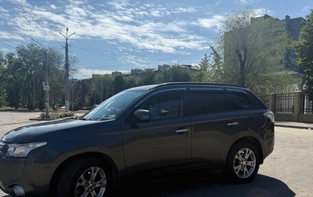 Mitsubishi Outlander III рестайлинг 3, 2013 год, 1 300 000 рублей, 8 фотография