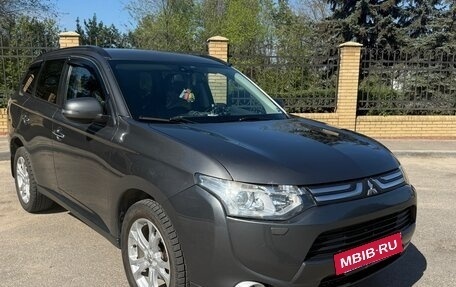 Mitsubishi Outlander III рестайлинг 3, 2013 год, 1 300 000 рублей, 2 фотография
