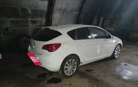 Opel Astra J, 2011 год, 520 000 рублей, 2 фотография