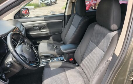 Mitsubishi Outlander III рестайлинг 3, 2018 год, 2 100 000 рублей, 9 фотография