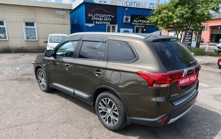 Mitsubishi Outlander III рестайлинг 3, 2018 год, 2 100 000 рублей, 5 фотография