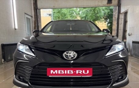 Toyota Camry, 2022 год, 3 200 000 рублей, 2 фотография