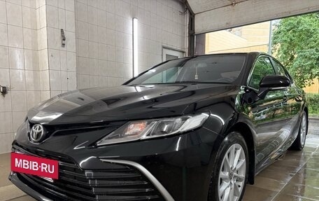 Toyota Camry, 2022 год, 3 200 000 рублей, 5 фотография