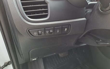 KIA Rio IV, 2018 год, 1 350 000 рублей, 8 фотография