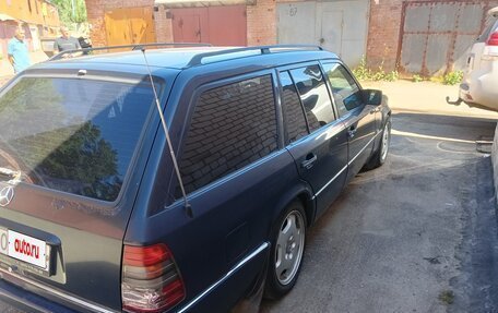Mercedes-Benz E-Класс, 1994 год, 450 000 рублей, 3 фотография
