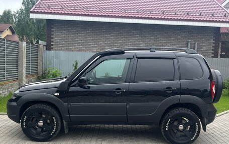 Chevrolet Niva I рестайлинг, 2018 год, 699 000 рублей, 2 фотография