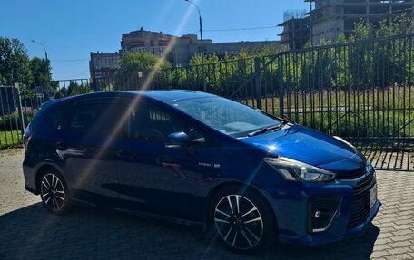 Toyota Prius Alpha I (ZVW40/41), 2015 год, 2 300 000 рублей, 8 фотография