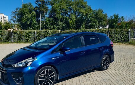 Toyota Prius Alpha I (ZVW40/41), 2015 год, 2 300 000 рублей, 3 фотография