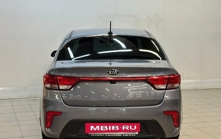 KIA Rio IV, 2018 год, 985 000 рублей, 3 фотография