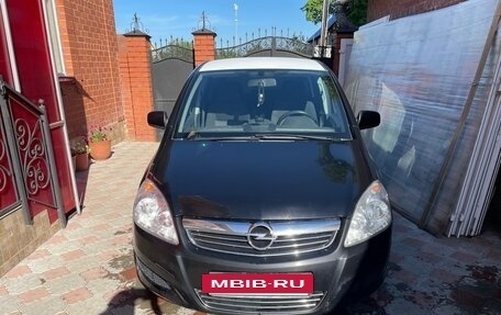 Opel Zafira B, 2010 год, 900 000 рублей, 2 фотография