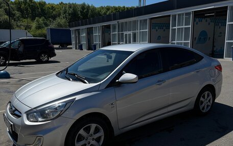 Hyundai Solaris II рестайлинг, 2011 год, 600 000 рублей, 1 фотография