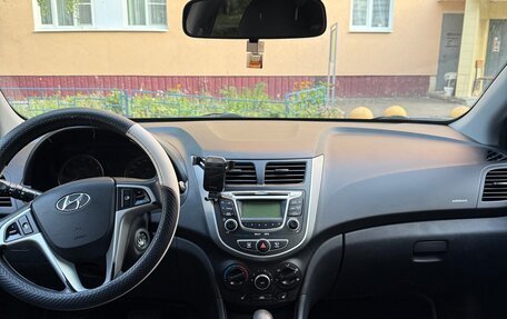 Hyundai Solaris II рестайлинг, 2011 год, 600 000 рублей, 5 фотография