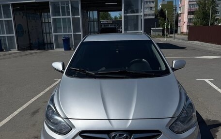 Hyundai Solaris II рестайлинг, 2011 год, 600 000 рублей, 2 фотография
