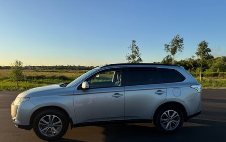 Mitsubishi Outlander III рестайлинг 3, 2013 год, 1 300 000 рублей, 4 фотография