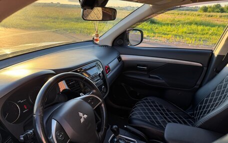 Mitsubishi Outlander III рестайлинг 3, 2013 год, 1 300 000 рублей, 14 фотография