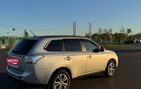 Mitsubishi Outlander III рестайлинг 3, 2013 год, 1 300 000 рублей, 5 фотография