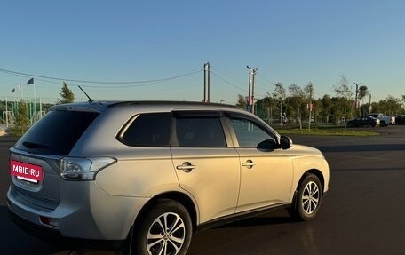 Mitsubishi Outlander III рестайлинг 3, 2013 год, 1 300 000 рублей, 7 фотография