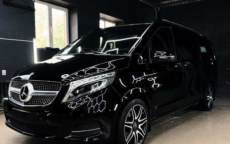 Mercedes-Benz V-Класс, 2017 год, 4 800 000 рублей, 25 фотография