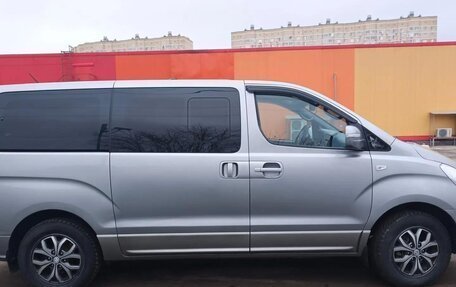 Hyundai Grand Starex Grand Starex I рестайлинг 2, 2015 год, 2 600 000 рублей, 3 фотография